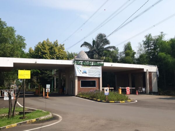 Gerbang Utama VRI